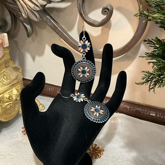 Elegant Floral Dangle Earrings - Picture 9 of 9